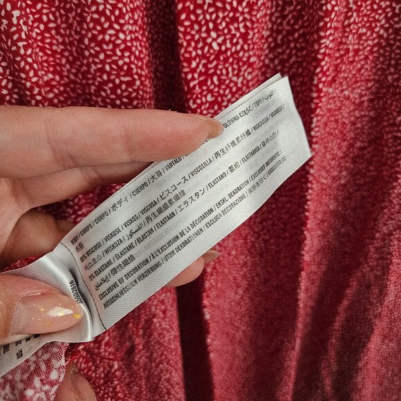 Hollister California - Size M - Made in Turkey - Red & White Floral Dress - Picture 12 of 12